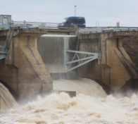 PVO-Vesivoima. Ohijuoksutusta Kierikin voimalaitoksella Yli-Iissä.