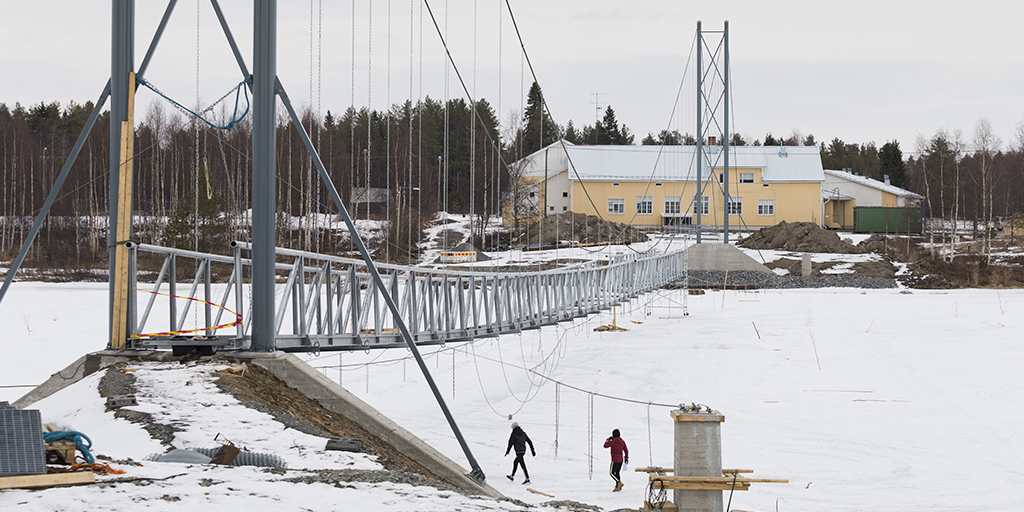 Jakkukylän riippusilta Iijoen yli.