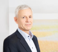 Juha kouki, Johtava asiantuntija