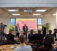 Energiapolitiikan korkeajännitys -keskustelutapahtumassa luotiin katse tulevaan. Kuva: Aaro Kajaste