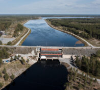 Kalasydän-kalatietä asennetaan Iissä Raasakan voimalaitoksella