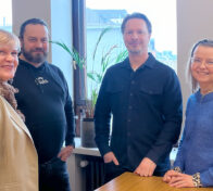 yhteiskuntasuhde- ja vastuullisuusjohtaja Riitta Larnimaa Pohjolan Voimasta, juontaj Harri Moisio, Antti Joutsen ja Tiina Jalonen, Posiva