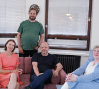 ilosofi Kai Alhanen Dialogi Akatemiasta sekä Viestinnän eettisen neuvoston jäsenen Taru Nikulainen Brunnen Communications -viestintätoimistosta. Ohjelman juontavat Harri Moisio ja yhteiskuntasuhde- ja vastuullisuusjohtaja Riitta Larnimaa Pohjolan Voimasta.