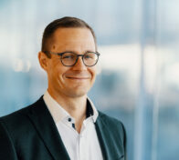 Pohjolan Voiman tuotanto-omaisuudenhoidon johtaja ja Kymin Voiman toimitusjohtaja Kaj Råtts 