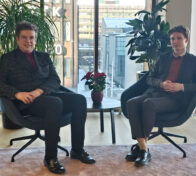 Pohjolan Voiman yhteiskuntasuhdepäällikkö Miikka Koski ja Elinkeinoelämän keskusliitto EK:n yhteyspäällikkö Joona Aaltonen