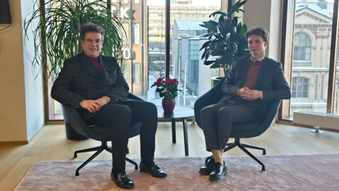 Pohjolan Voiman yhteiskuntasuhdepäällikkö Miikka Koski ja Elinkeinoelämän keskusliitto EK:n yhteyspäällikkö Joona Aaltonen