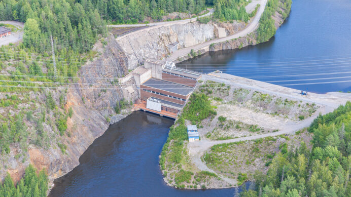 PVO-Vesivoiman Melon vesivoimalaitos Kokemäenjoessa. Kuva Röni-kuva