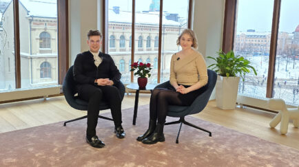 Pohjolan Voiman yhteiskuntasuhdepäällikkö Miikka Koski ja politiikan kommentaattori Emilia Uljas