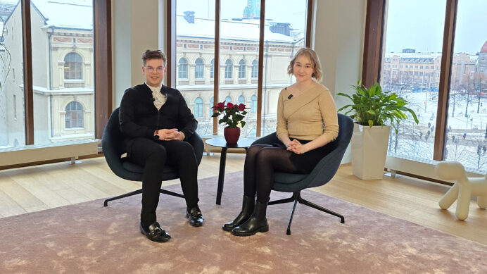 Pohjolan Voiman yhteiskuntasuhdepäällikkö Miikka Koski ja politiikan kommentaattori Emilia Uljas