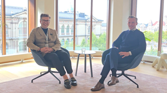 Pohjolan Voiman yhteiskuntasuhdepäällikkö Miikka Koski ja NUOLI-ryhmän jäsen Antti Ala-Heikkilä